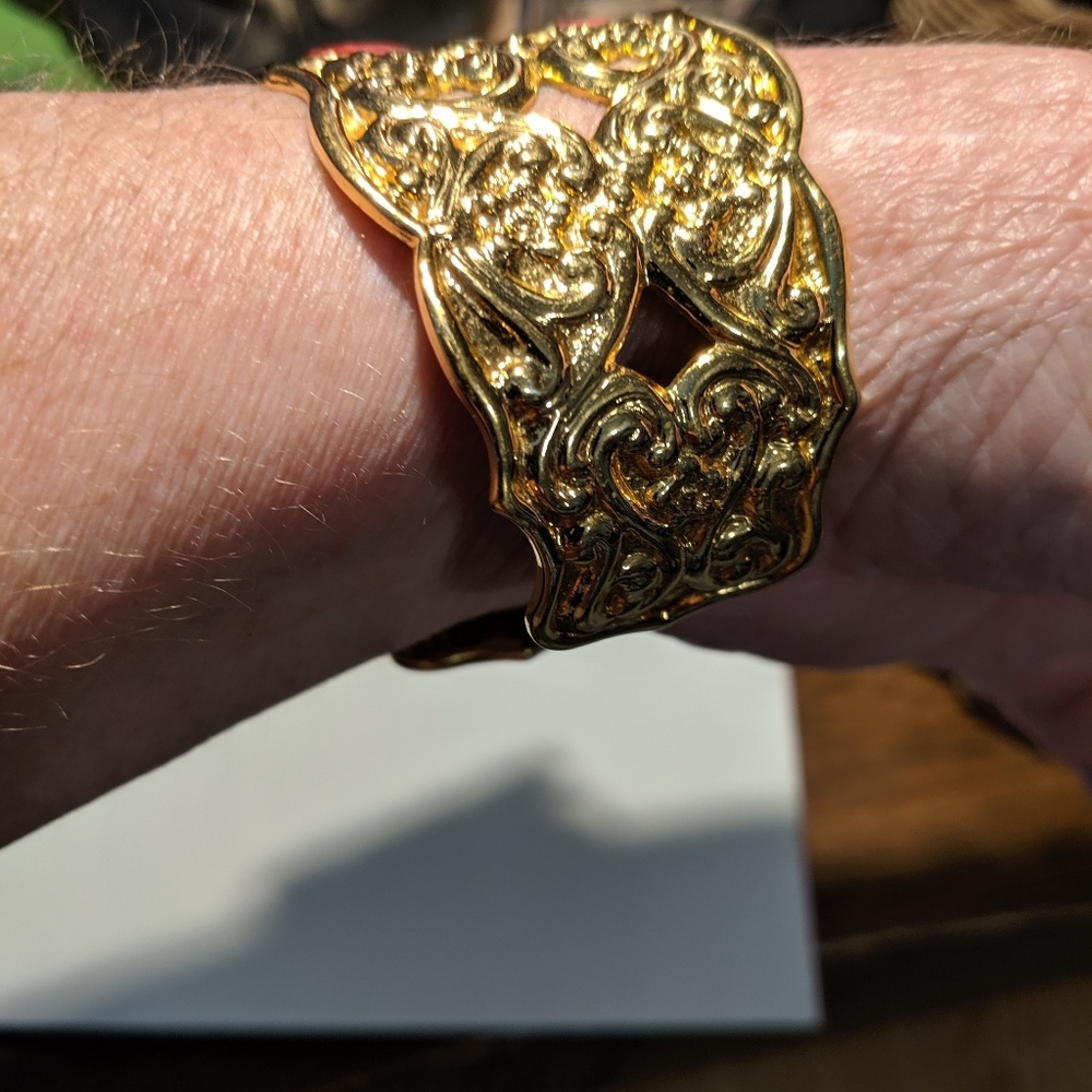Coral statement Bracelet - Picture 3 of 3